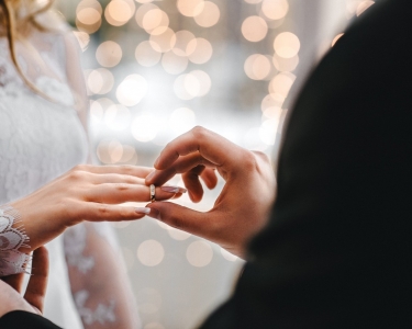 Tradisi Unik Pernikahan di Indonesia - kampungkaleng.com